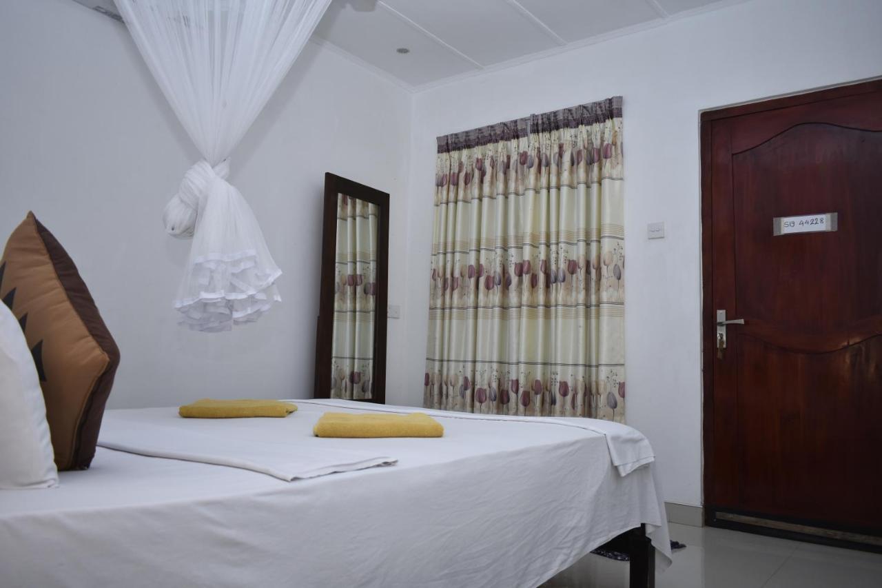 Sigiri Rock Side Home Stay Sigirîya Extérieur photo